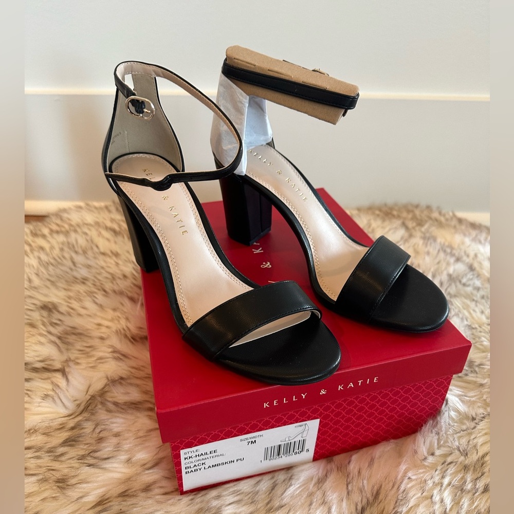 Kelly & Katie Hailee Sandals brand new in box! Size 7